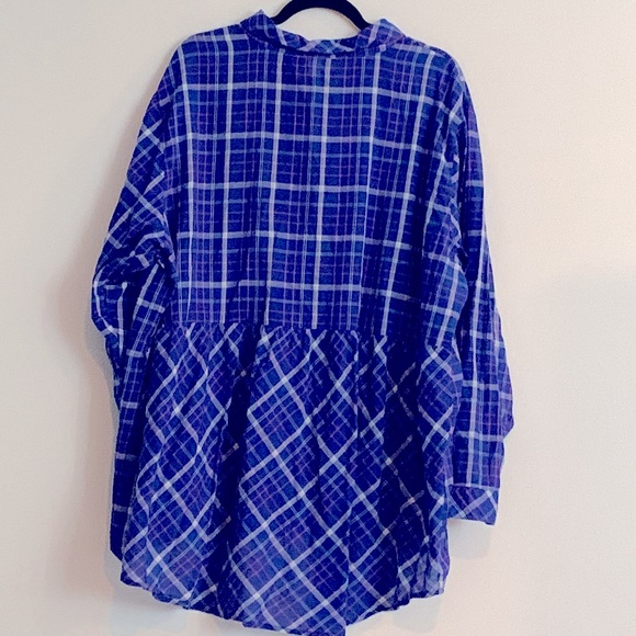 Torrid button front plaid Tunic with front pockets. Size 4. - Picture 3 of 6